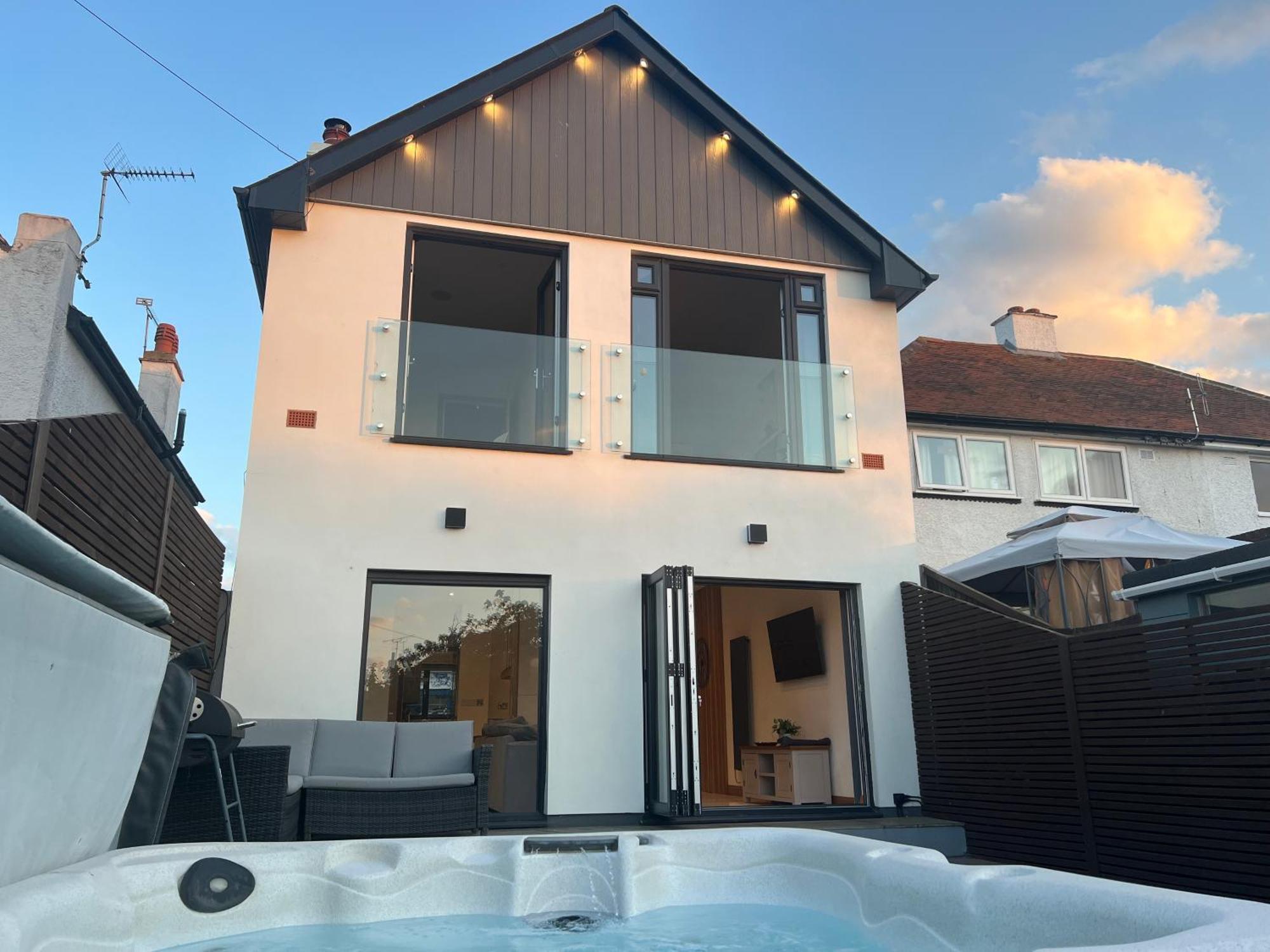 Broadway Beach Home With Hot Tub Herne Bay Exteriör bild