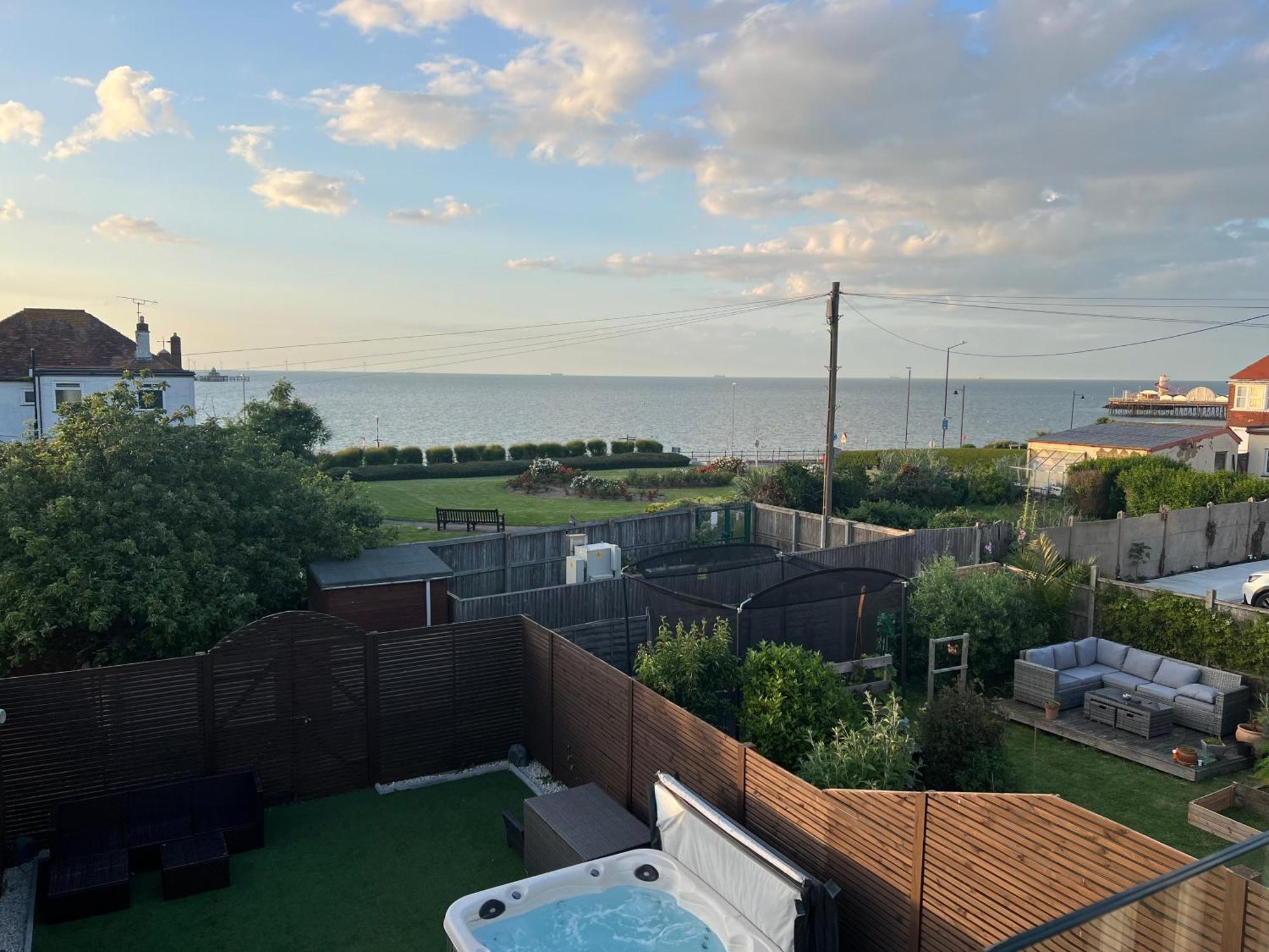 Broadway Beach Home With Hot Tub Herne Bay Exteriör bild